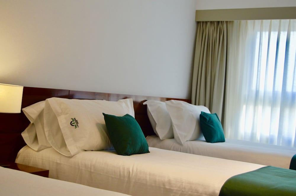 Hotel 6 De Octubre Buenos Aires Esterno foto