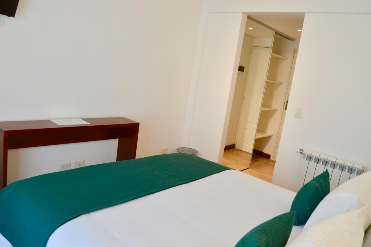 Hotel 6 De Octubre Buenos Aires Esterno foto