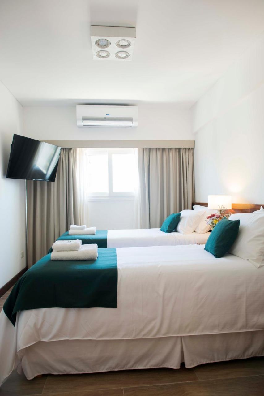 Hotel 6 De Octubre Buenos Aires Esterno foto